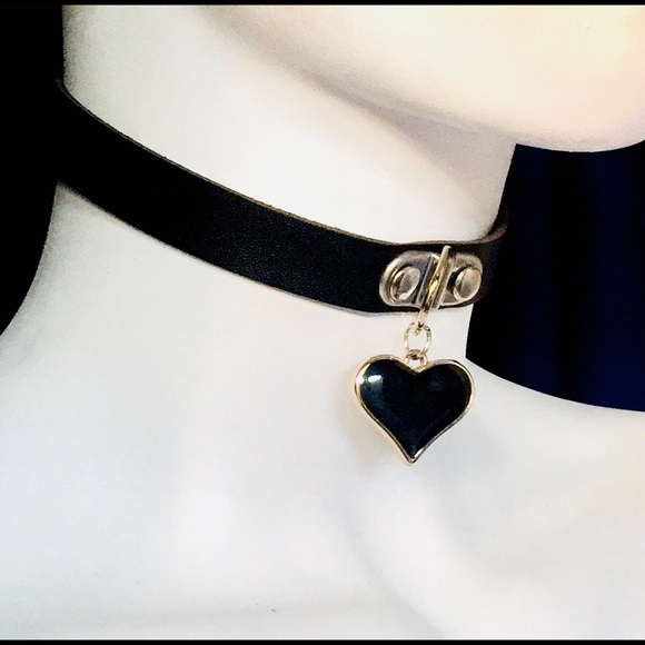 Black Faux Leather Choker w/Heart Pendant - Picture 2 of 4